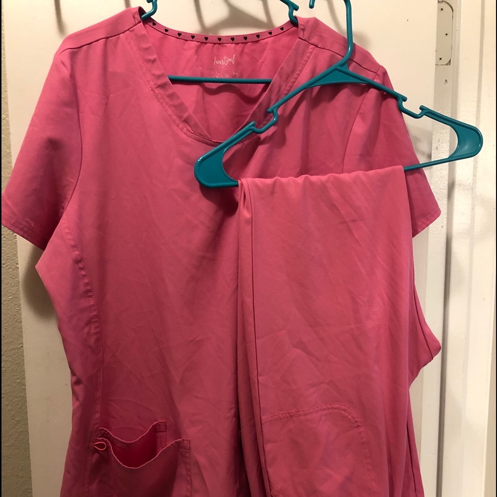 Scrub set